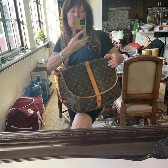 🌟🌟HOST PICK🌟🌟Absolutely Stunning Louis Vuitton Saddle Bag Purse - Picture 4 of 17